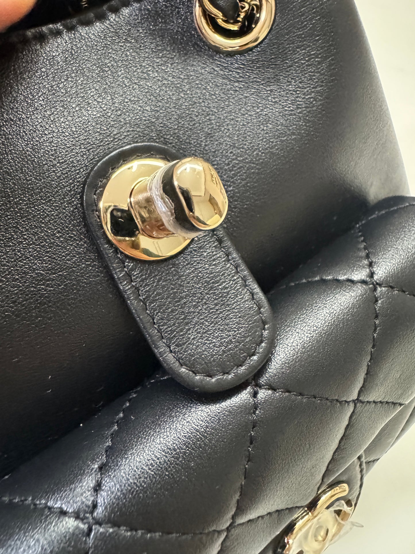 CHANEL Duma 胎牛皮 黑色 Small