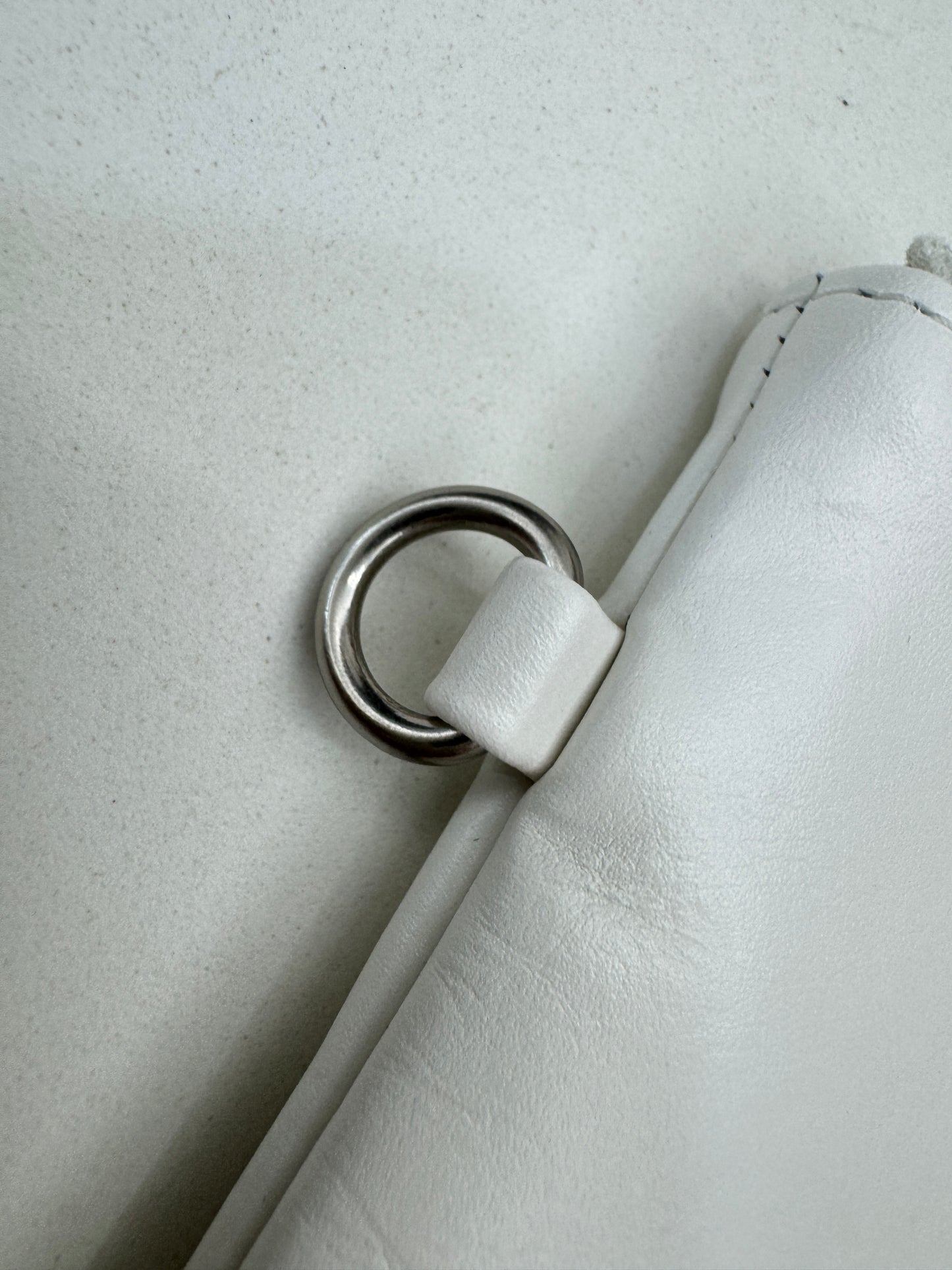 CHANEL 22Bag Medium 白色黑線