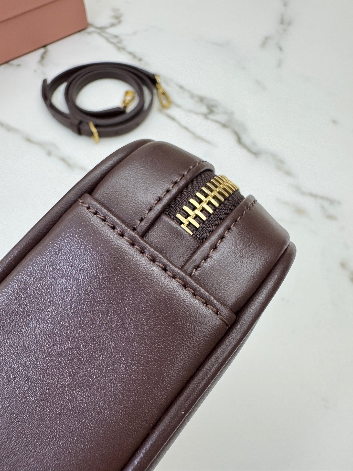 MIU MIU Acardie Regular 石楠木色