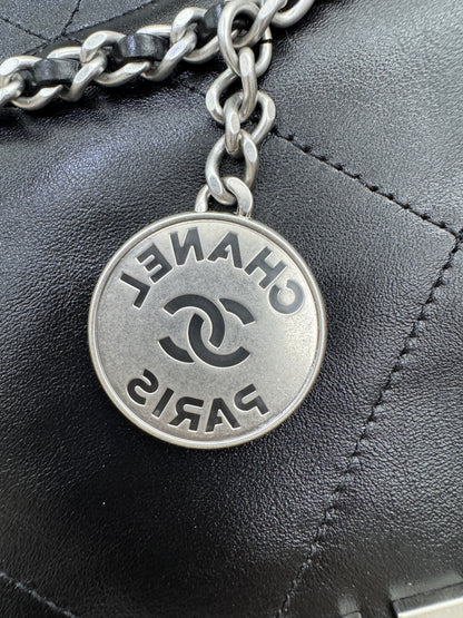 CHANEL Mini 22 Bag 黑銀 【同步最新磁吸扣版】