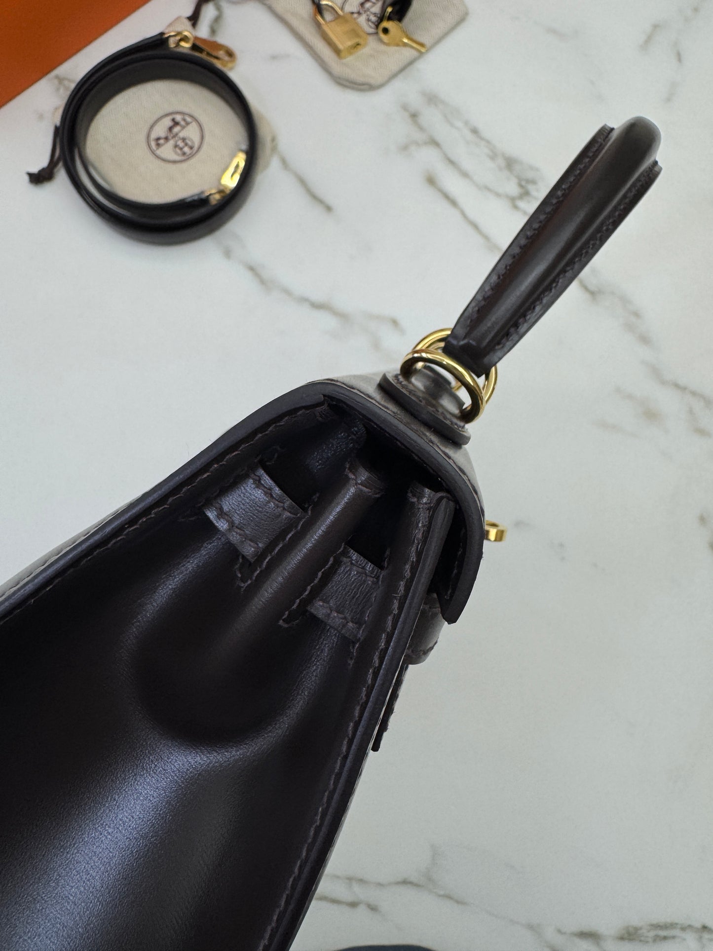 HERMES Kelly 25 烏木色Box皮金扣 外縫 Ebene Box Leather Seilier GHW