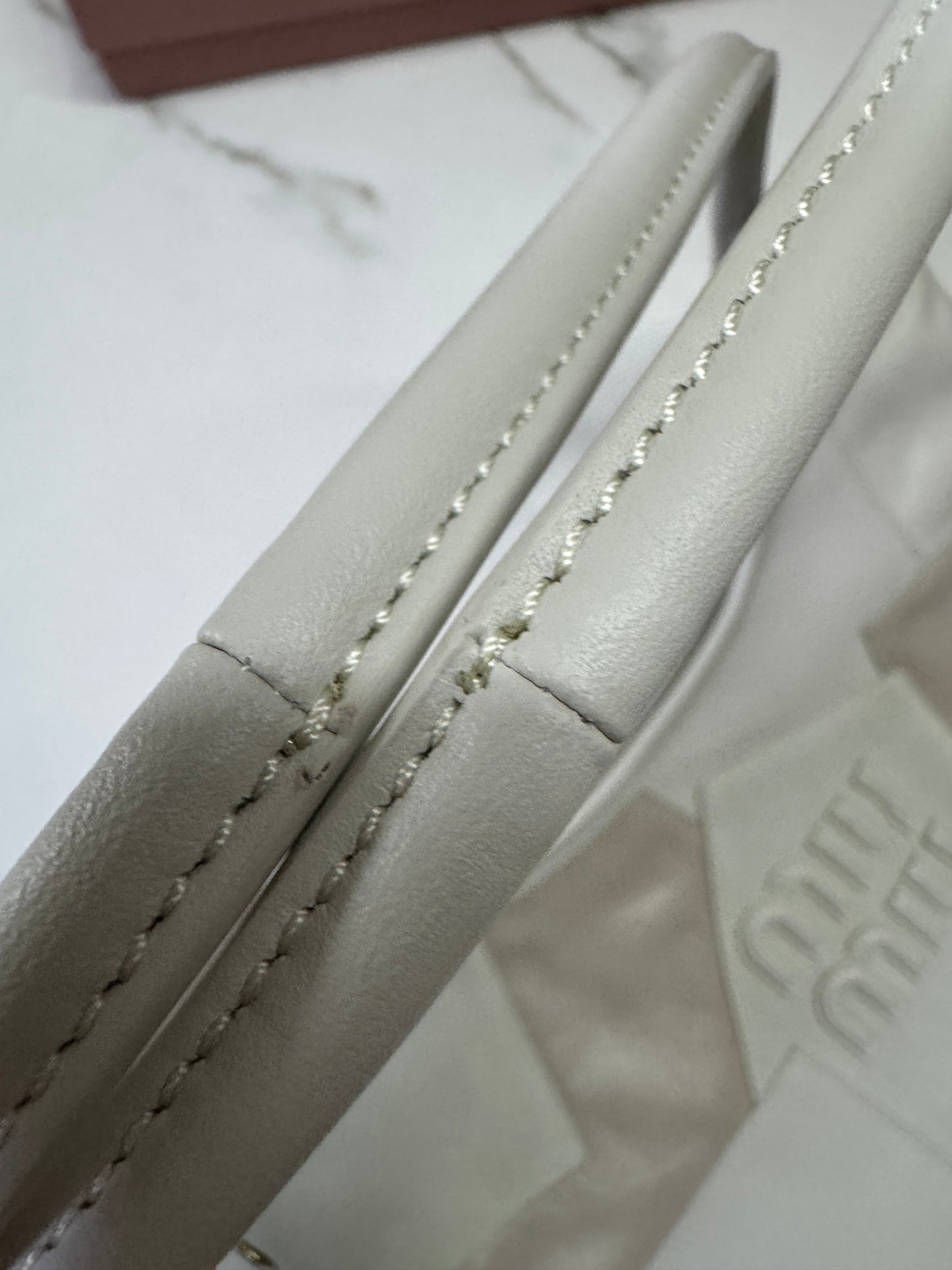 MIU MIU Ivy Tote 補丁白色