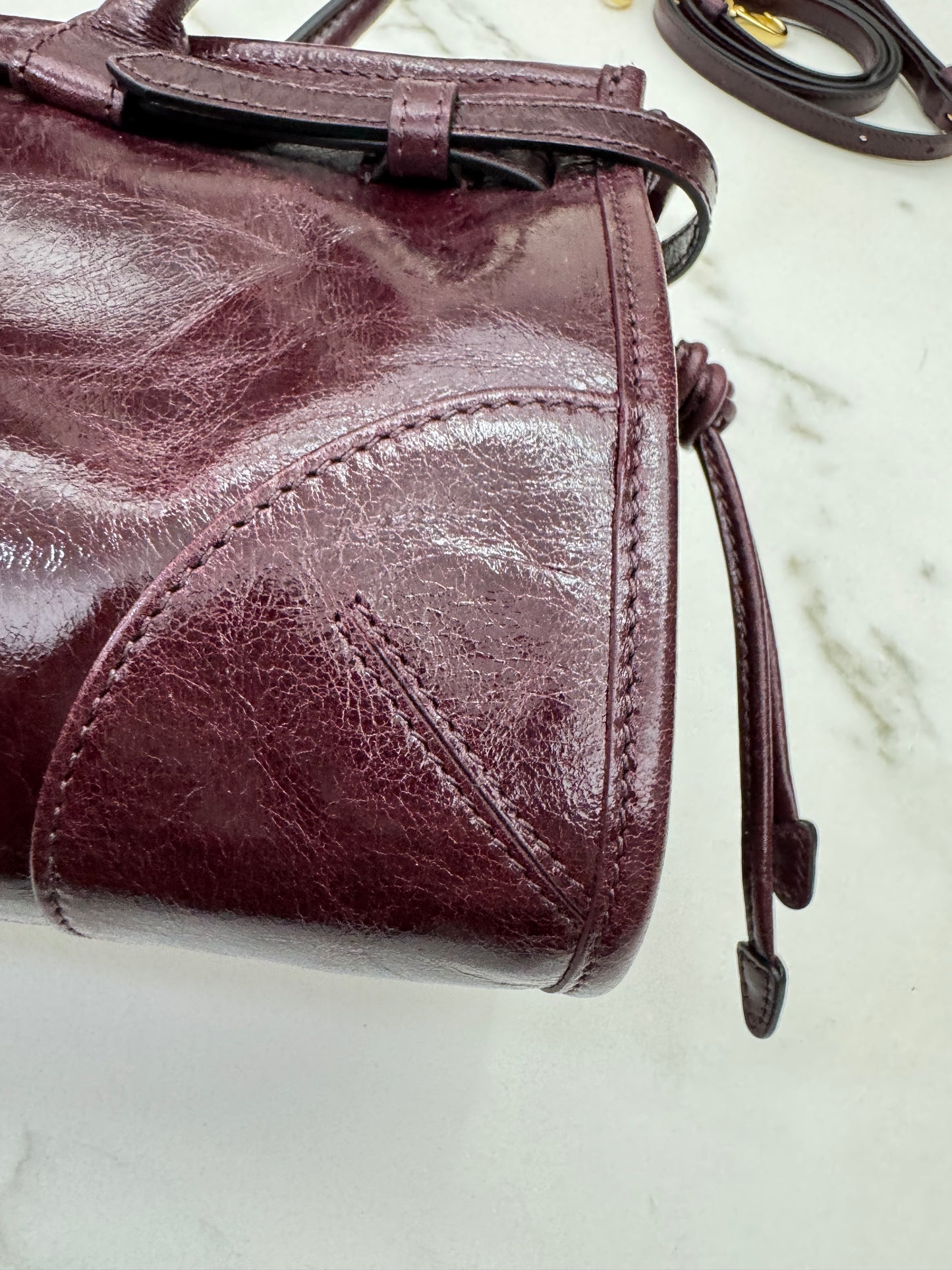PRADA Bonnie Medium 酒紅油臘皮