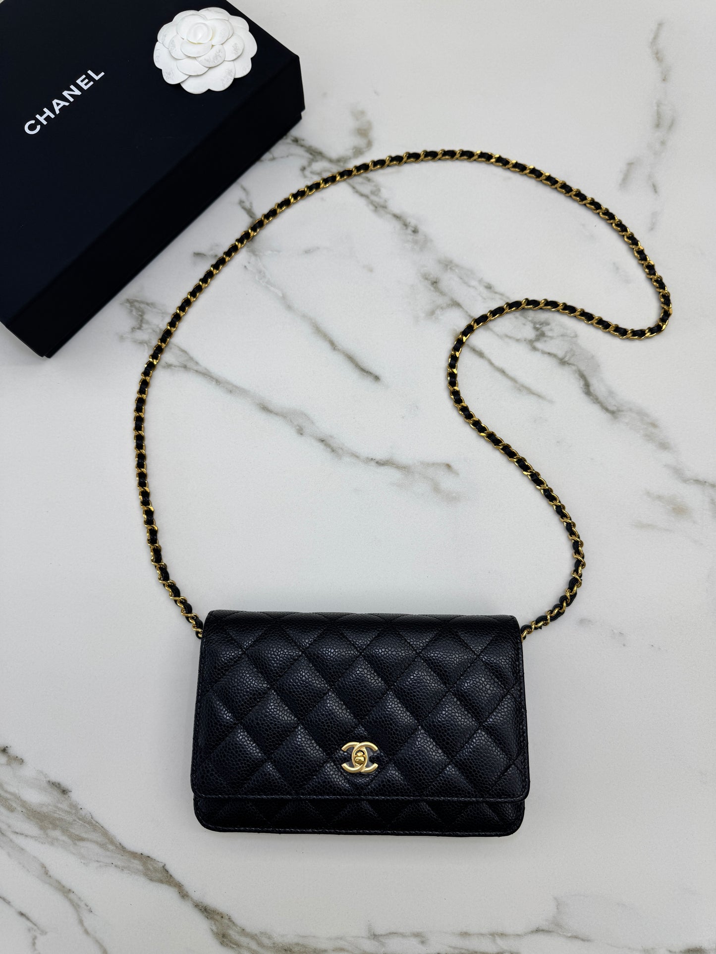 CHANEL Wallet On Chain 黑金牛 新版旋轉扣woc