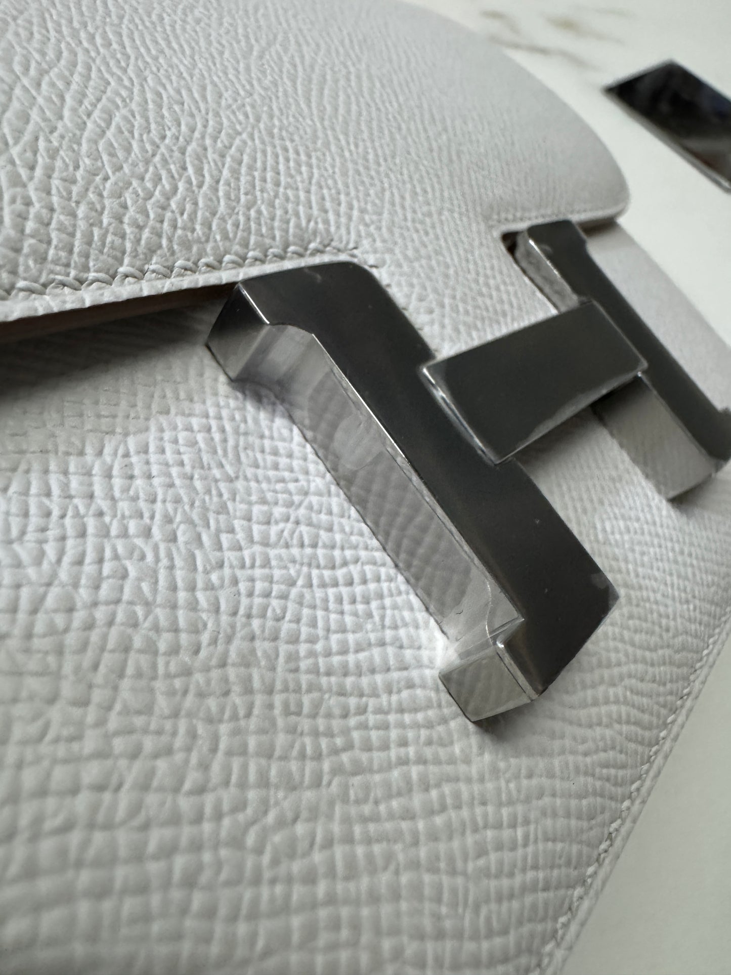 HERMES Mini Constance 奶灰色銀扣 Epsom M4 Gris Pale PHW