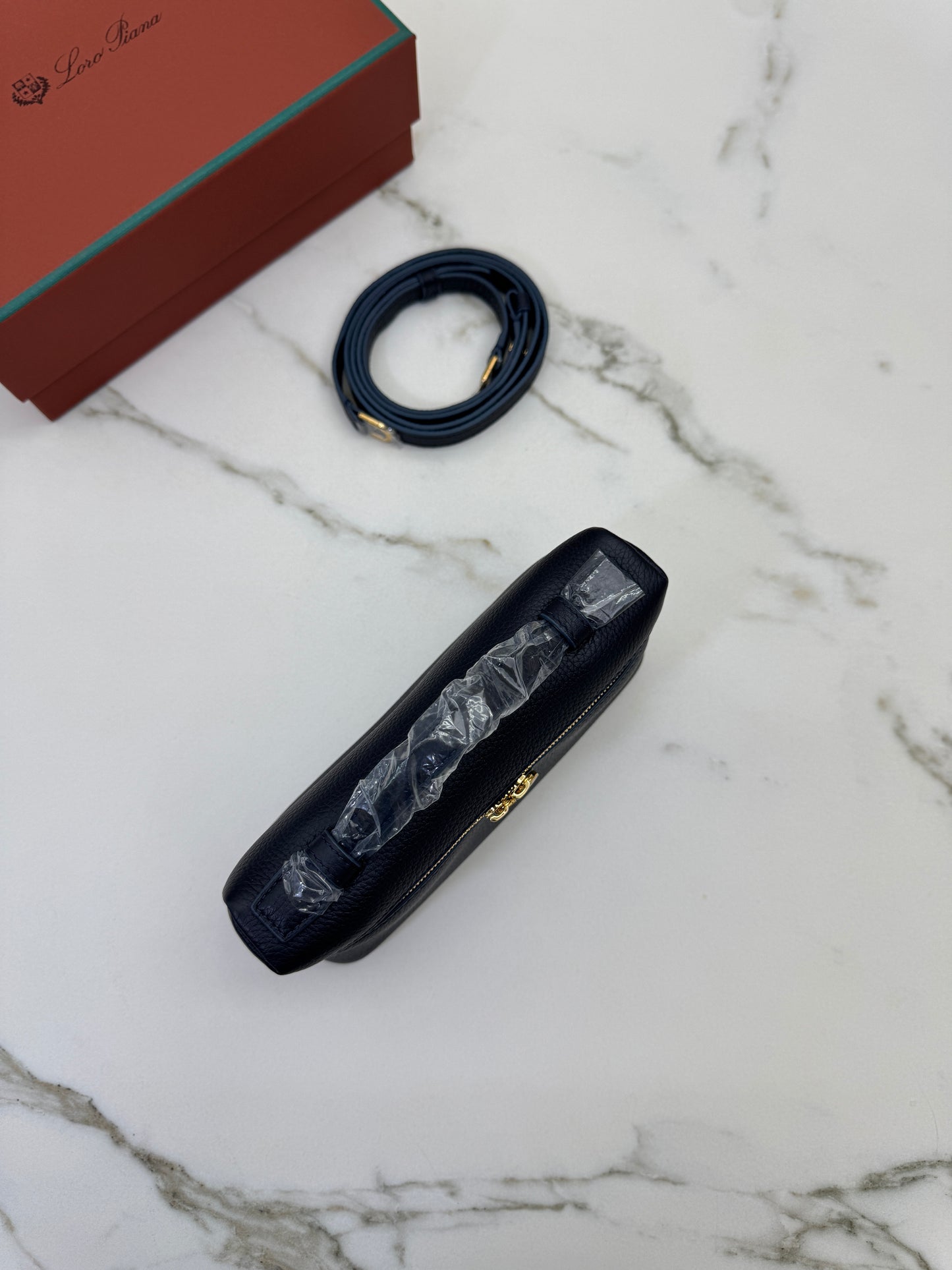 LORO PIANA Extra Pocket 19 海軍藍金扣