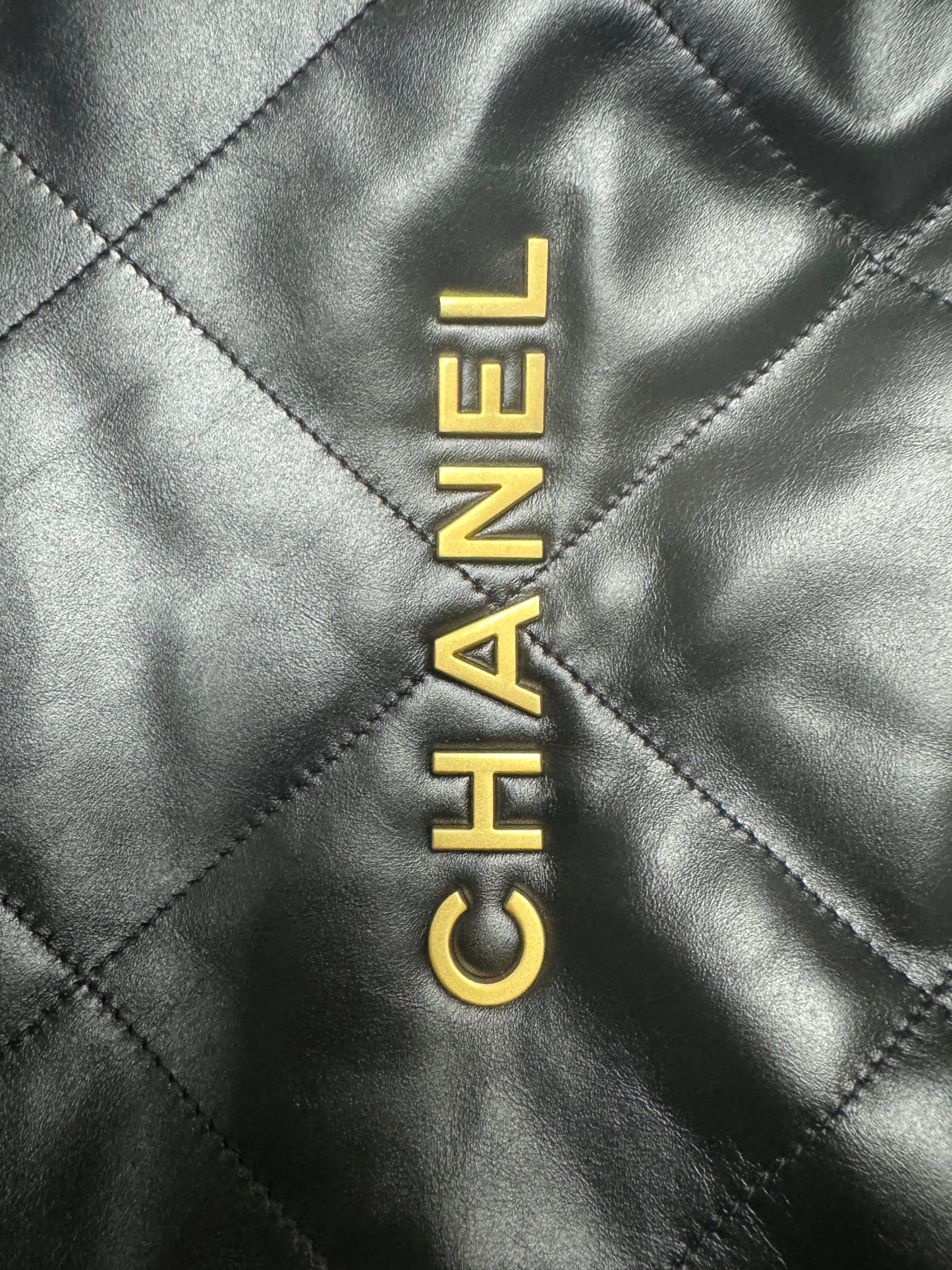 CHANEL 22 Backpack 黑金