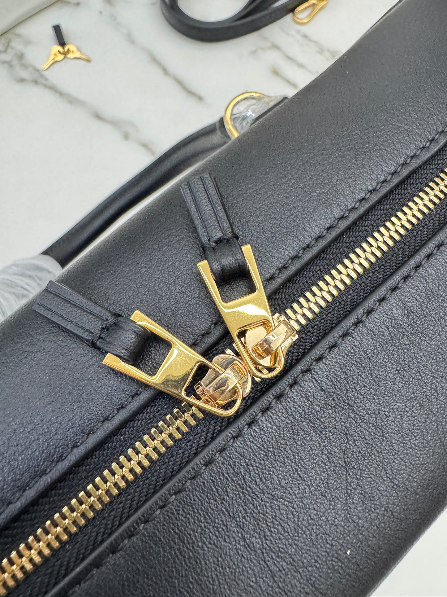 LOEWE Amazona 28 黑色