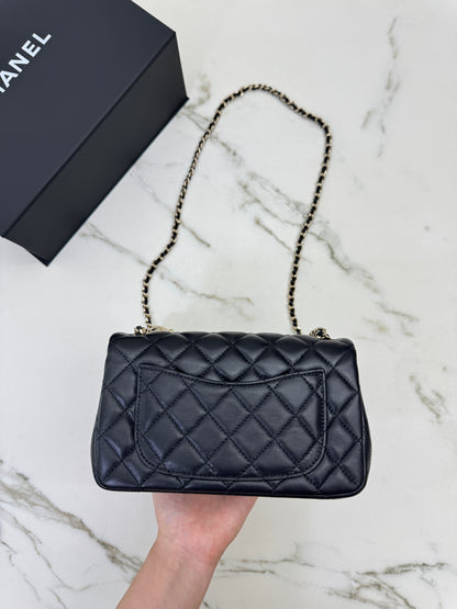 CHANEL 25K亮面淺金球 Mini CF20 Pearl Crush