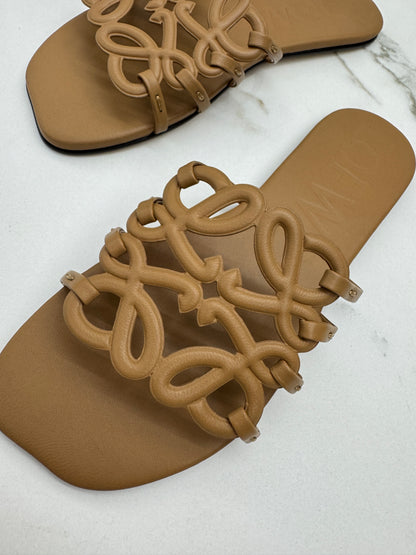 LOEWE Anagram Sandals 卡其棕