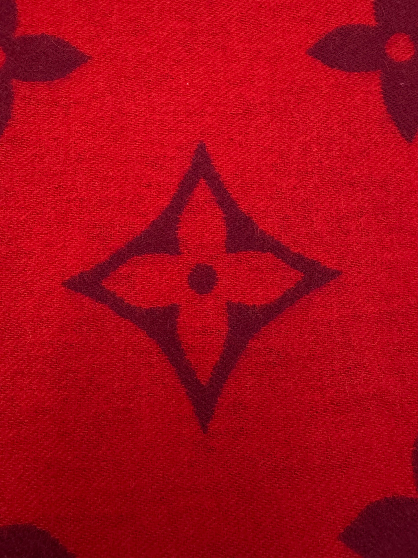 LV Reykjavik Scarf 100% Cashmere Rubis