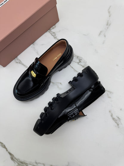 MIU MIU 金幣厚底Loafers 黑色