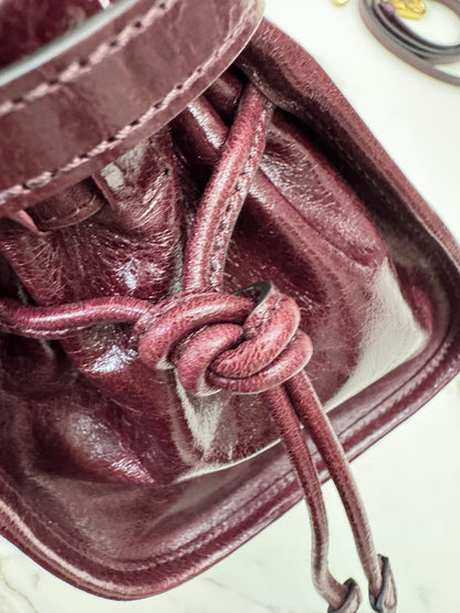 PRADA Bonnie Medium 酒紅油臘皮