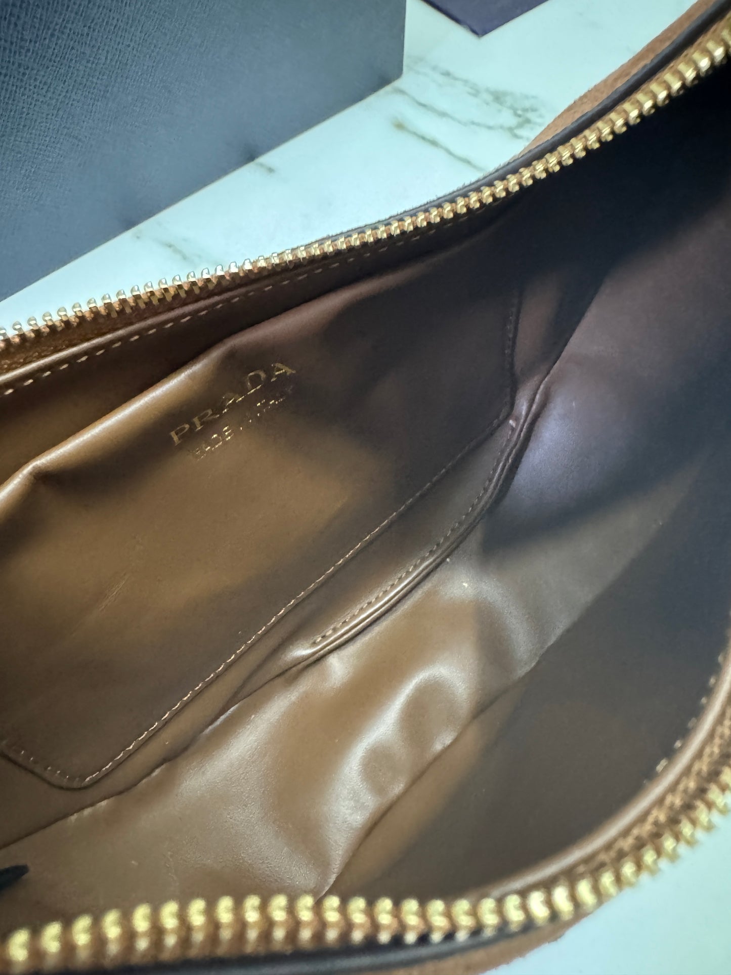 PRADA 半月包 麂皮棕色