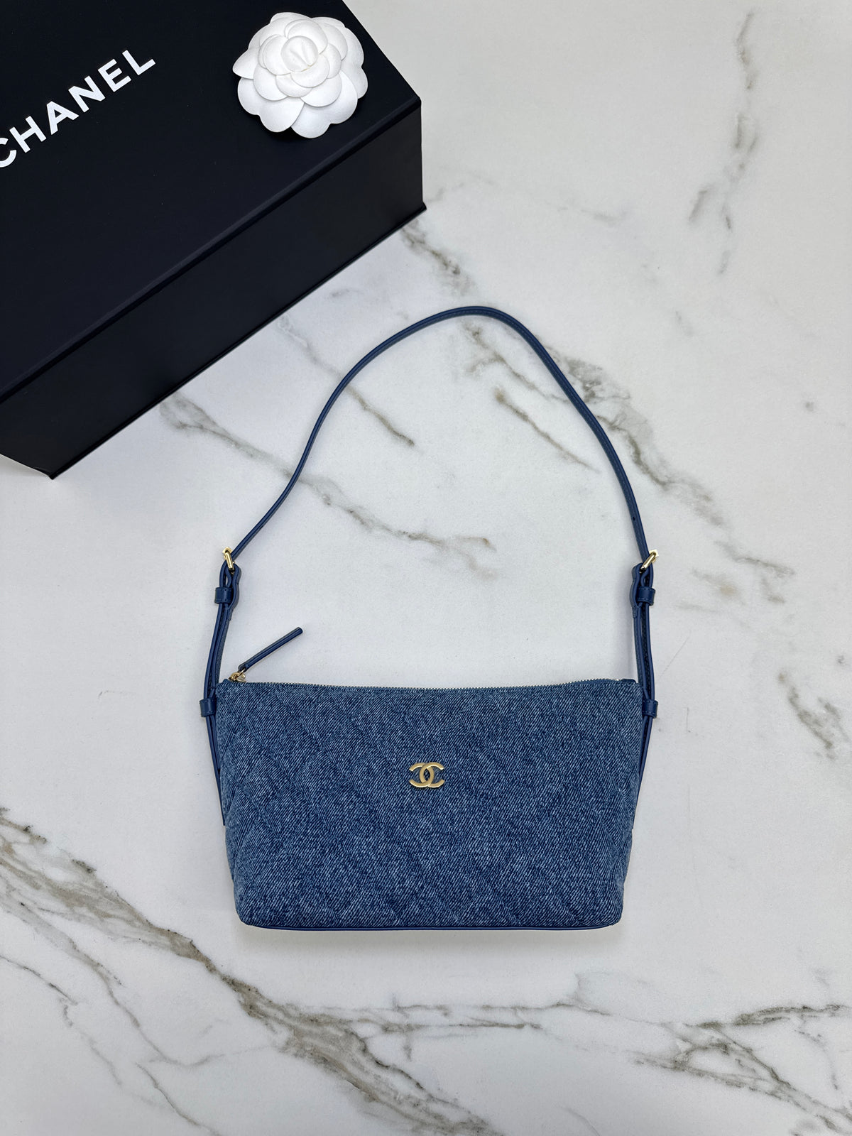 CHANEL 26A 洗水牛仔飯盒包