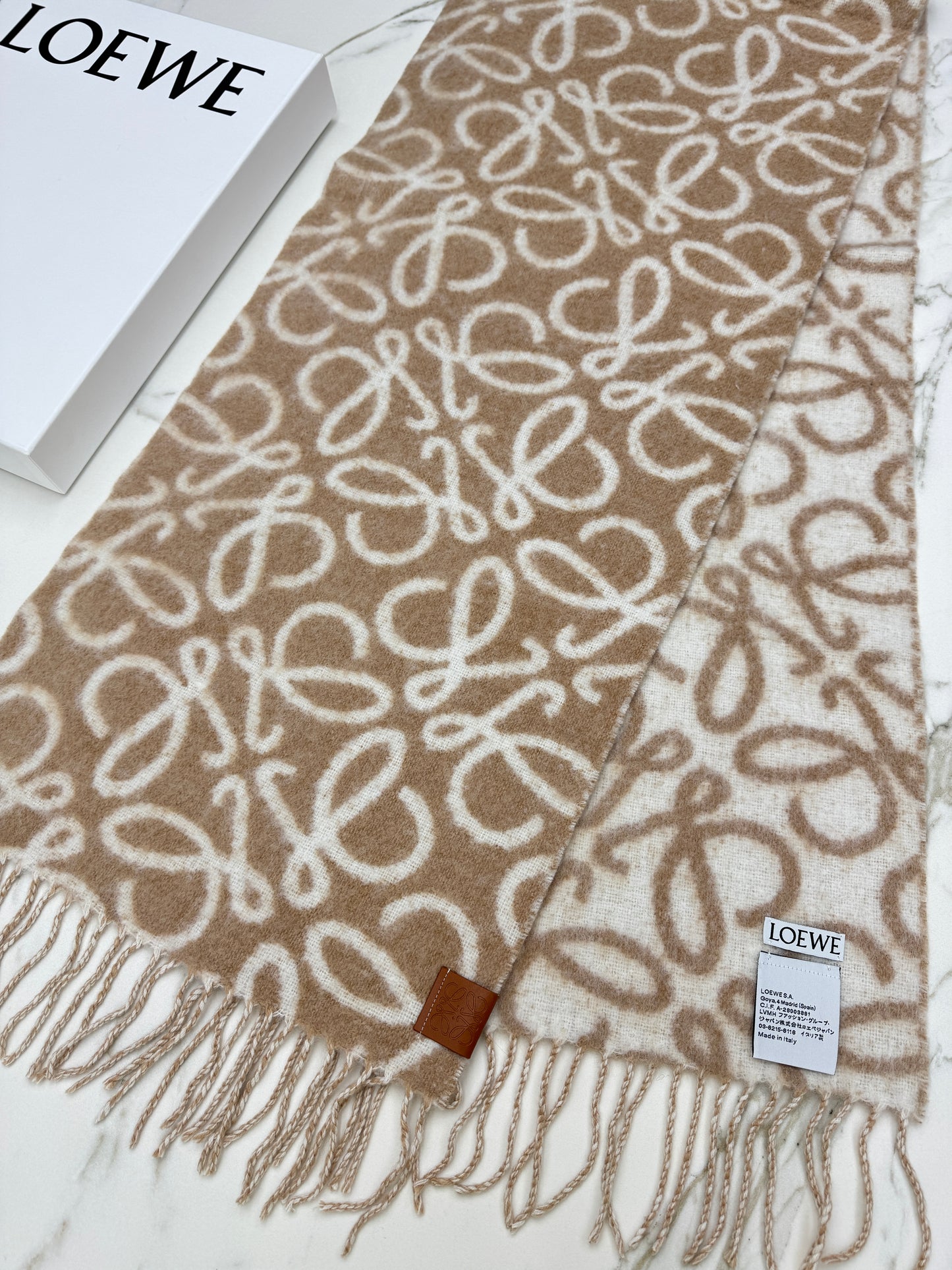 LOEWE 羊駝毛雙面Scarf 奶茶色