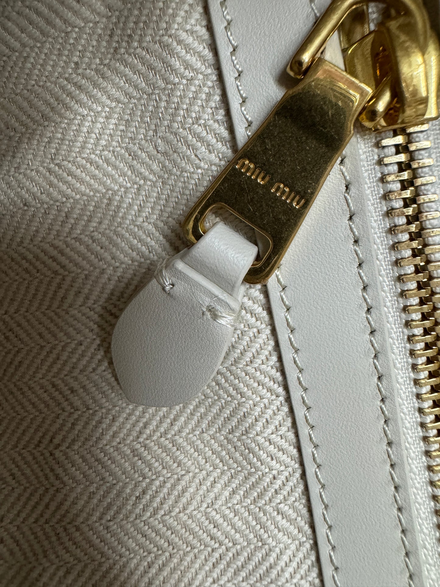 MIU MIU Ivy Tote 補丁白色