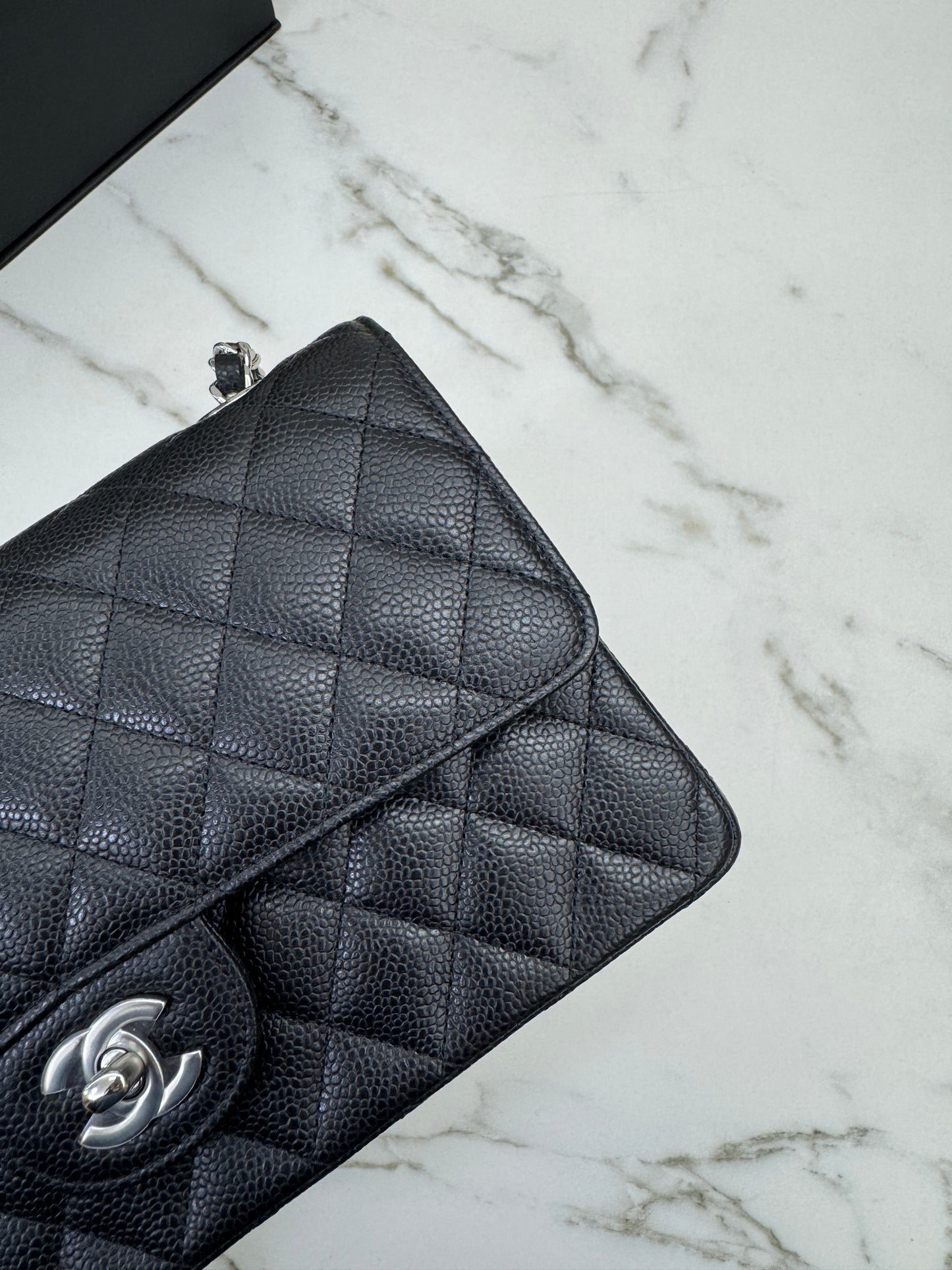 CHANEL CF25 Medium 黑銀牛