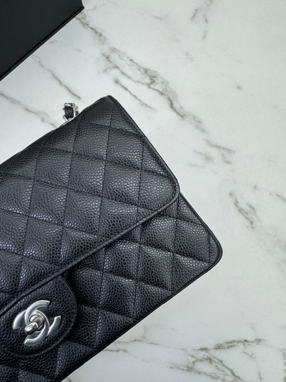 CHANEL CF25 Medium 黑銀牛