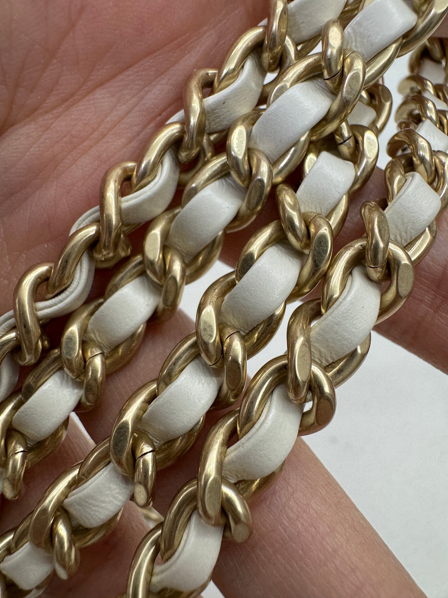 CHANEL 22Bag Mini 鏤空Logo