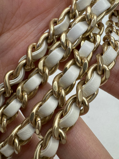 CHANEL 22Bag Mini 鏤空Logo