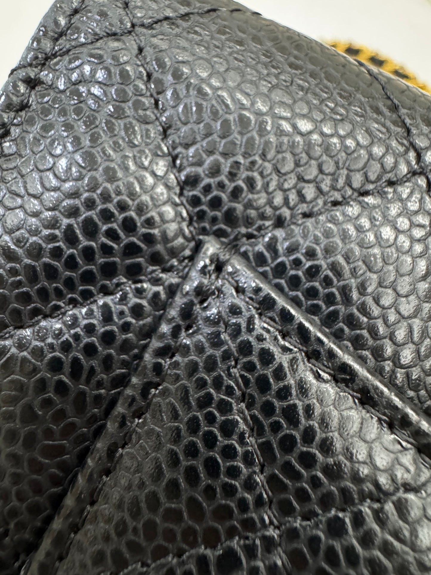 CHANEL Wallet On Chain 黑金牛 新版旋轉扣woc