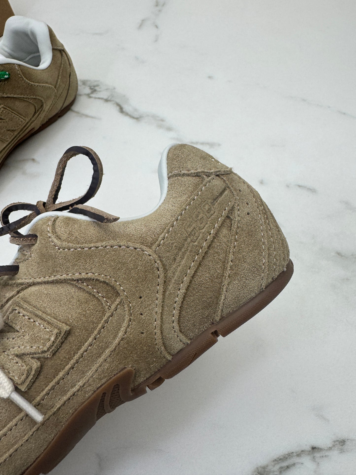 MIU MIU X NB 530 卡其淺棕色運動鞋