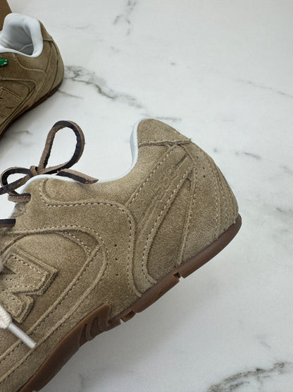 MIU MIU X NB 530 卡其淺棕色運動鞋