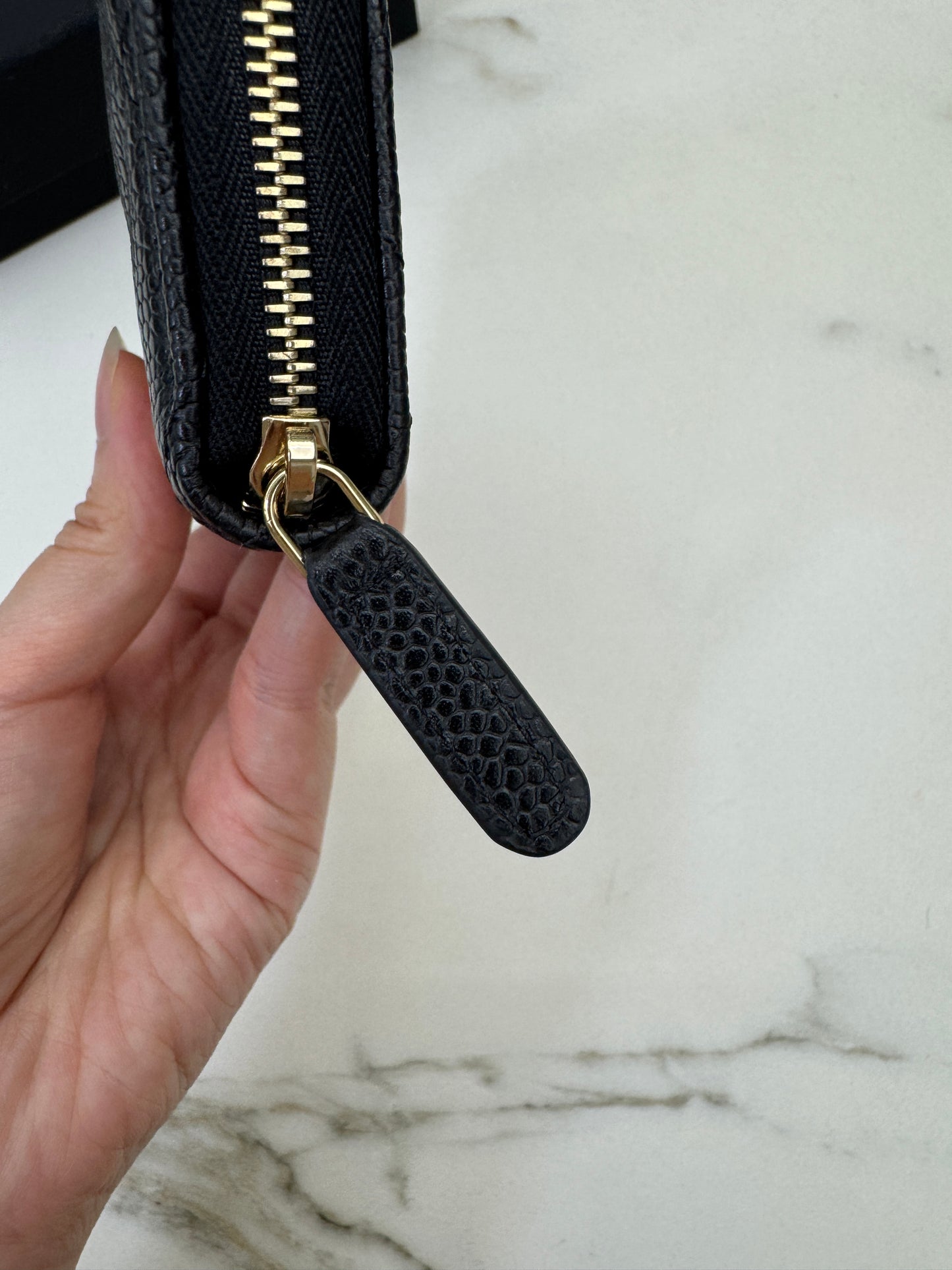CHANEL 黑金牛拉鏈零錢包 Coin Purse
