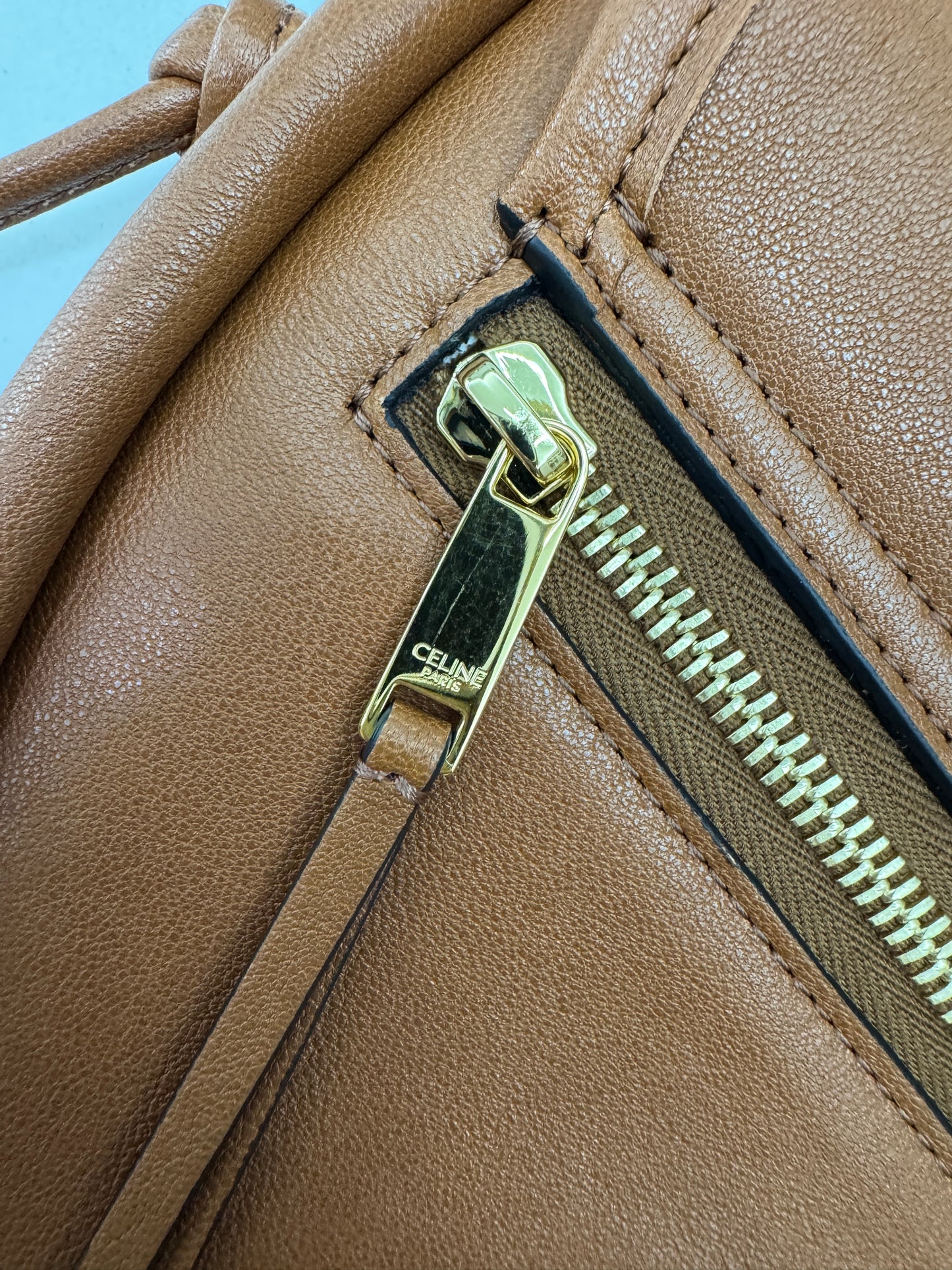 CELINE Soft Triomphe Half Moon 焦糖棕