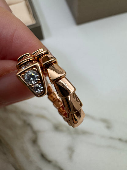 BVLGARI Serpenti 蛇骨戒指 玫瑰金