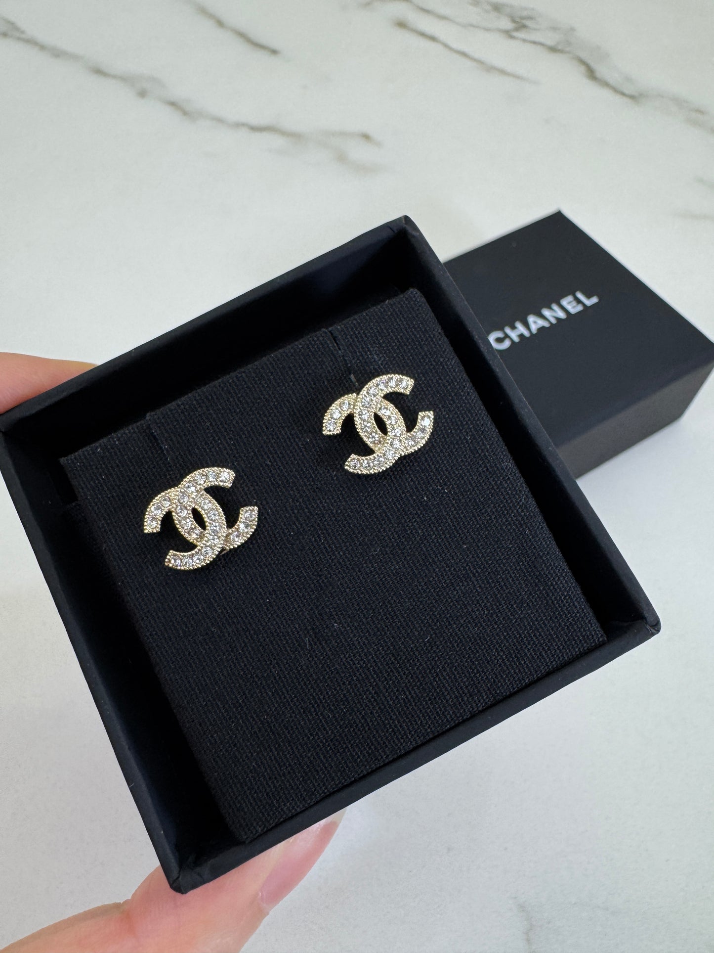 CHANEL 經典款迷你金色水鑽耳環