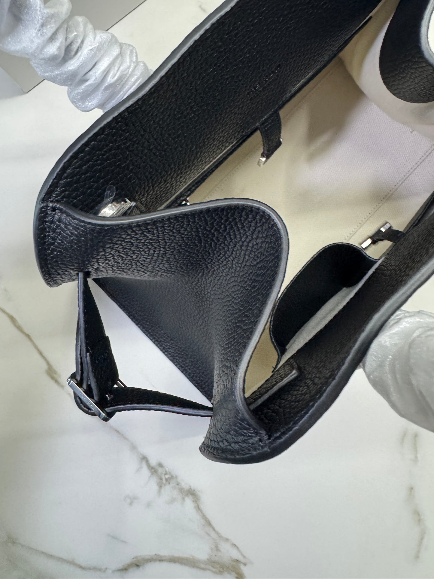 THE ROW Marguax 12 黑銀荔枝紋