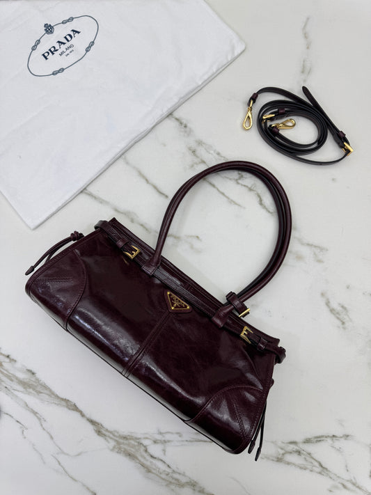 PRADA Bonnie Medium 酒紅油臘皮