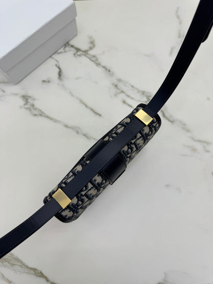 DIOR 30 Montaigne Small Blue Oblique