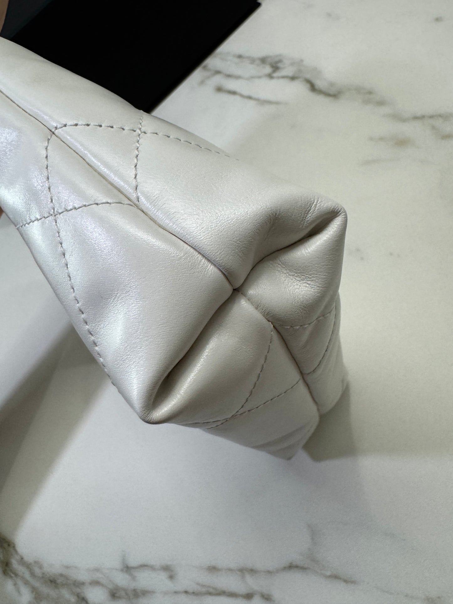 CHANEL Mini 22 Bag 白金