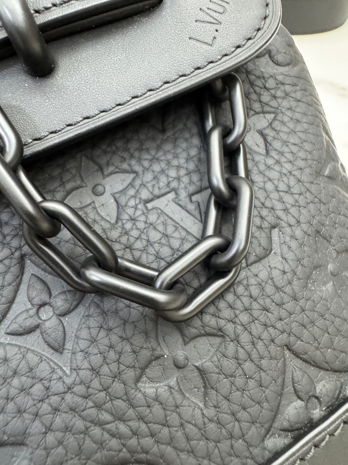 LV Steamer PM Ultra Black