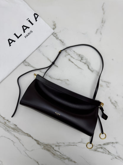 ALAIA Le Click East West Medium 深棕色