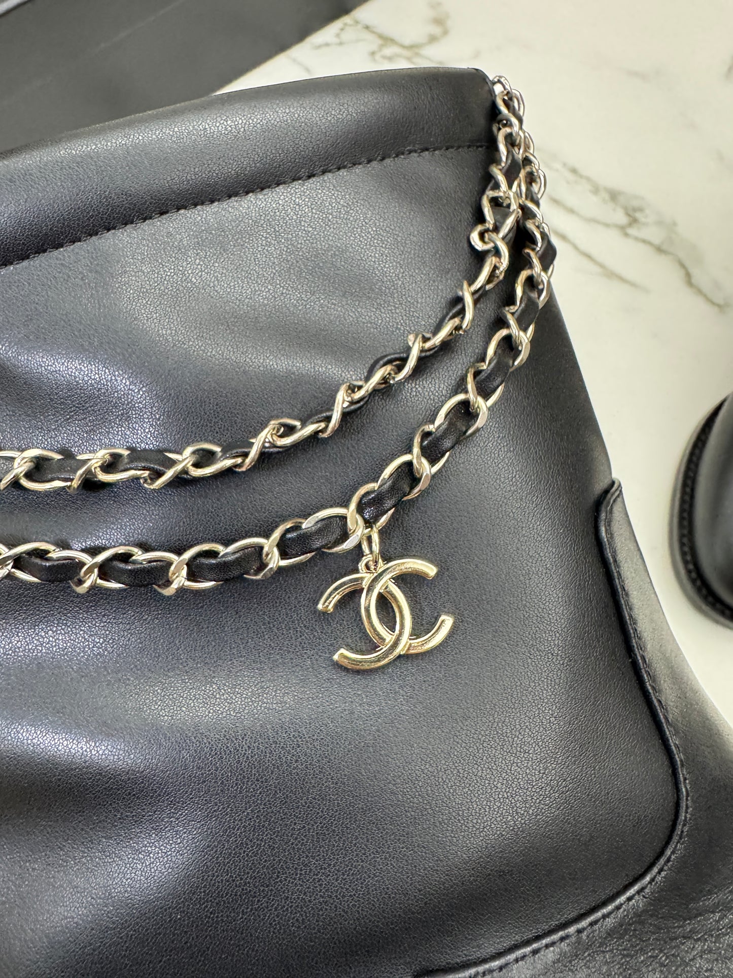 CHANEL 25B 四葉草鏈條短靴