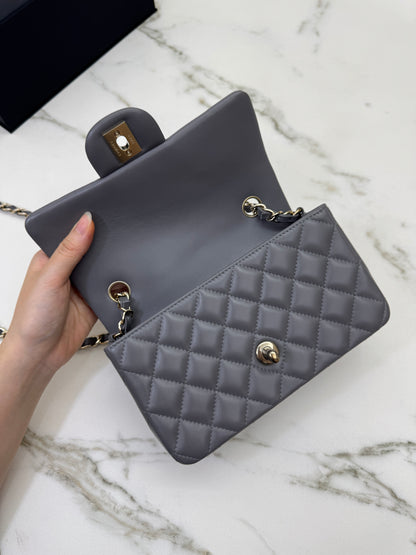 CHANEL Mini CF 深灰色羊皮淺金扣