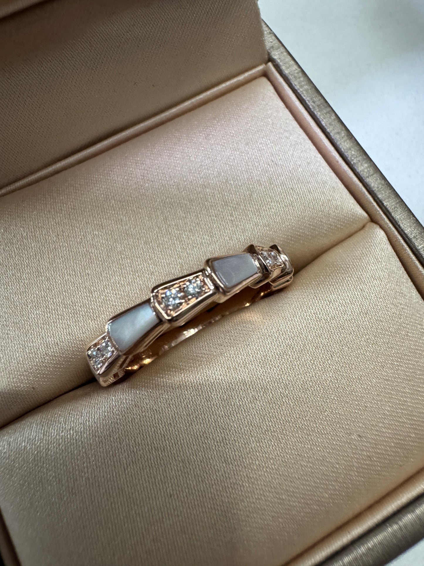 BVLGARI Serpenti 18K玫瑰金 貝母 鑽石戒指【真金真鑽】