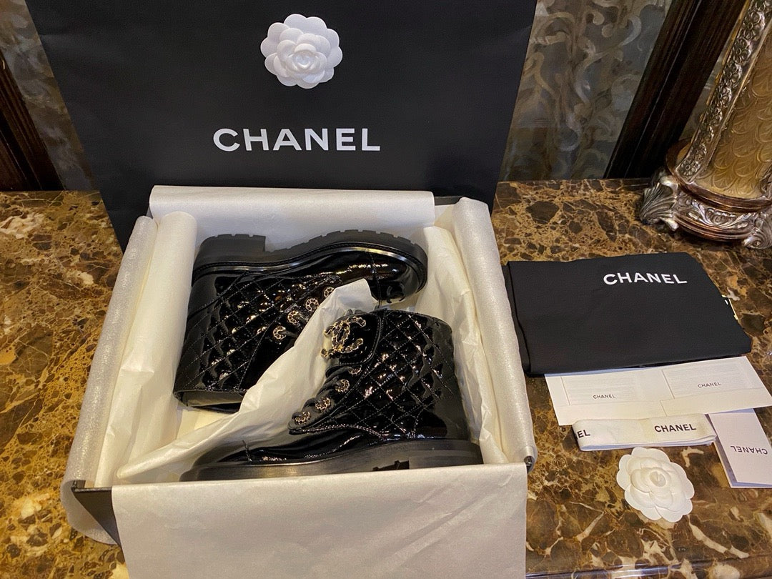 CHANEL 亮面皺牛皮 菱格馬丁靴 大logo