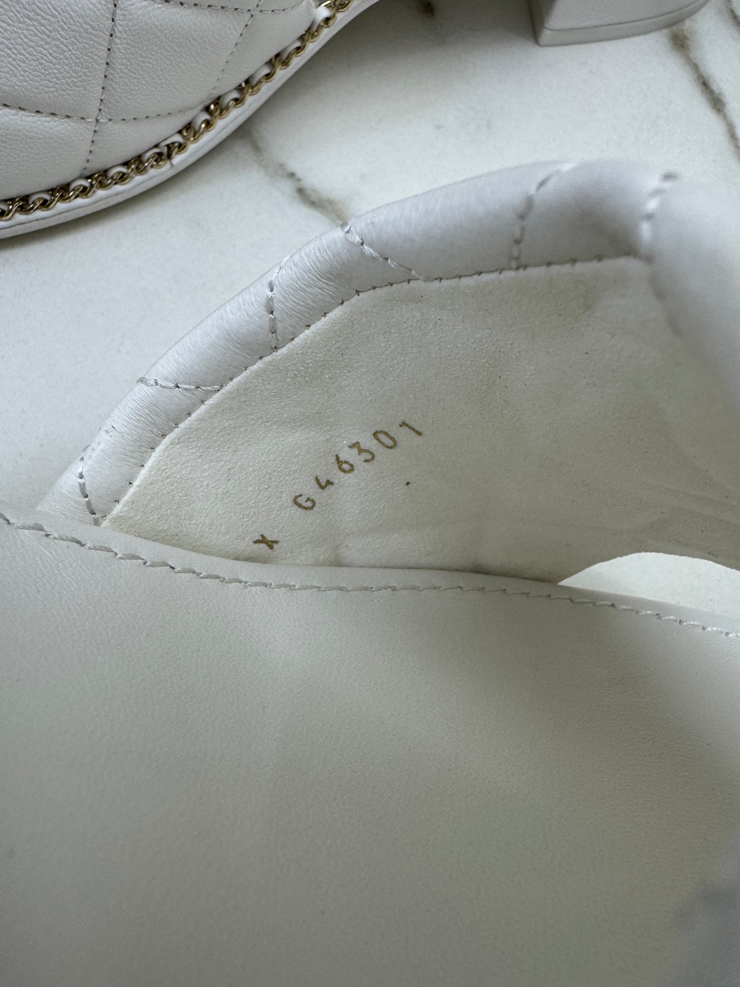 CHANEL 25P 粗跟拖鞋 白色