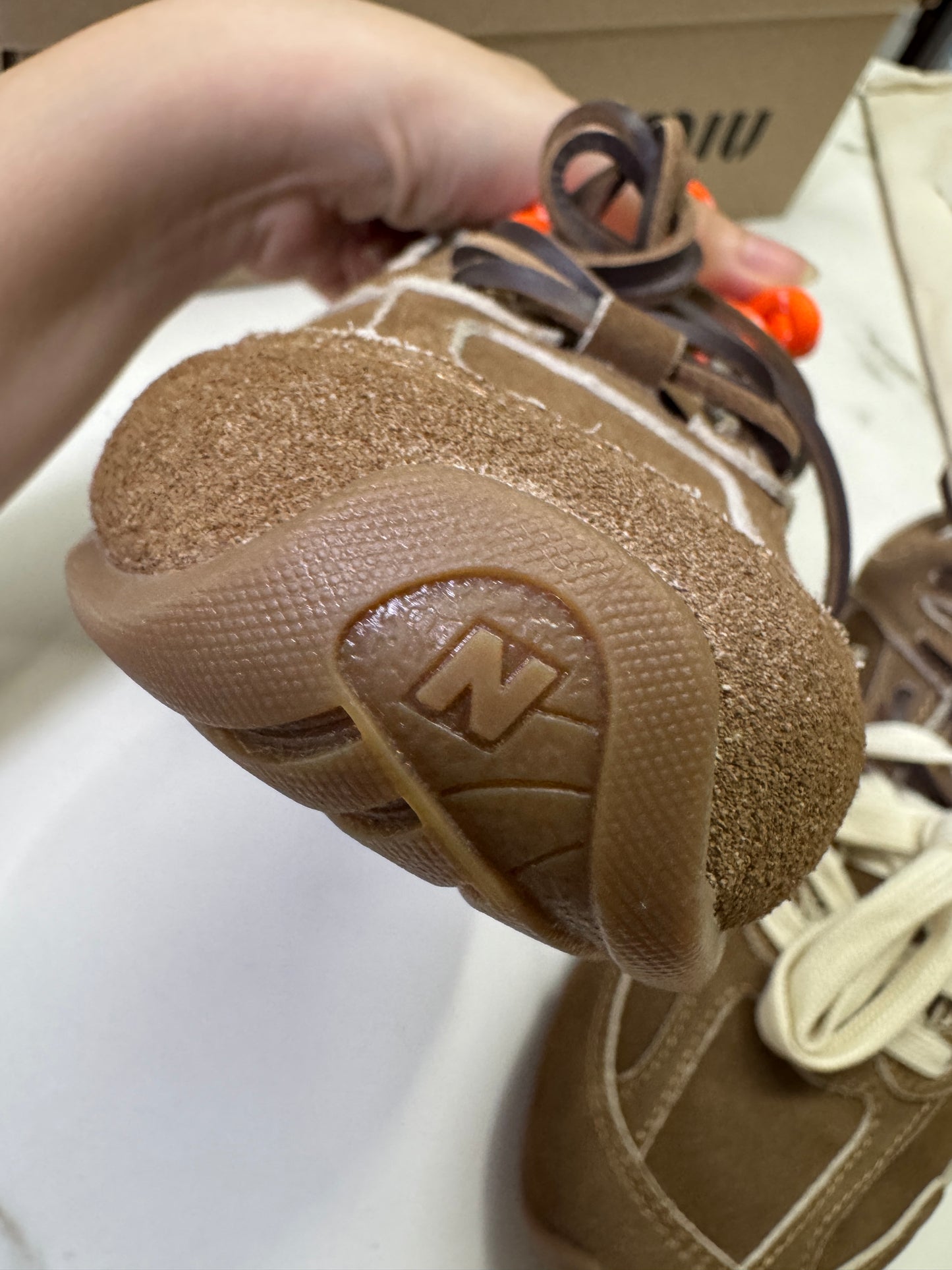 MIU MIU x NEW BALANCE 棕色猄皮軟底運動鞋