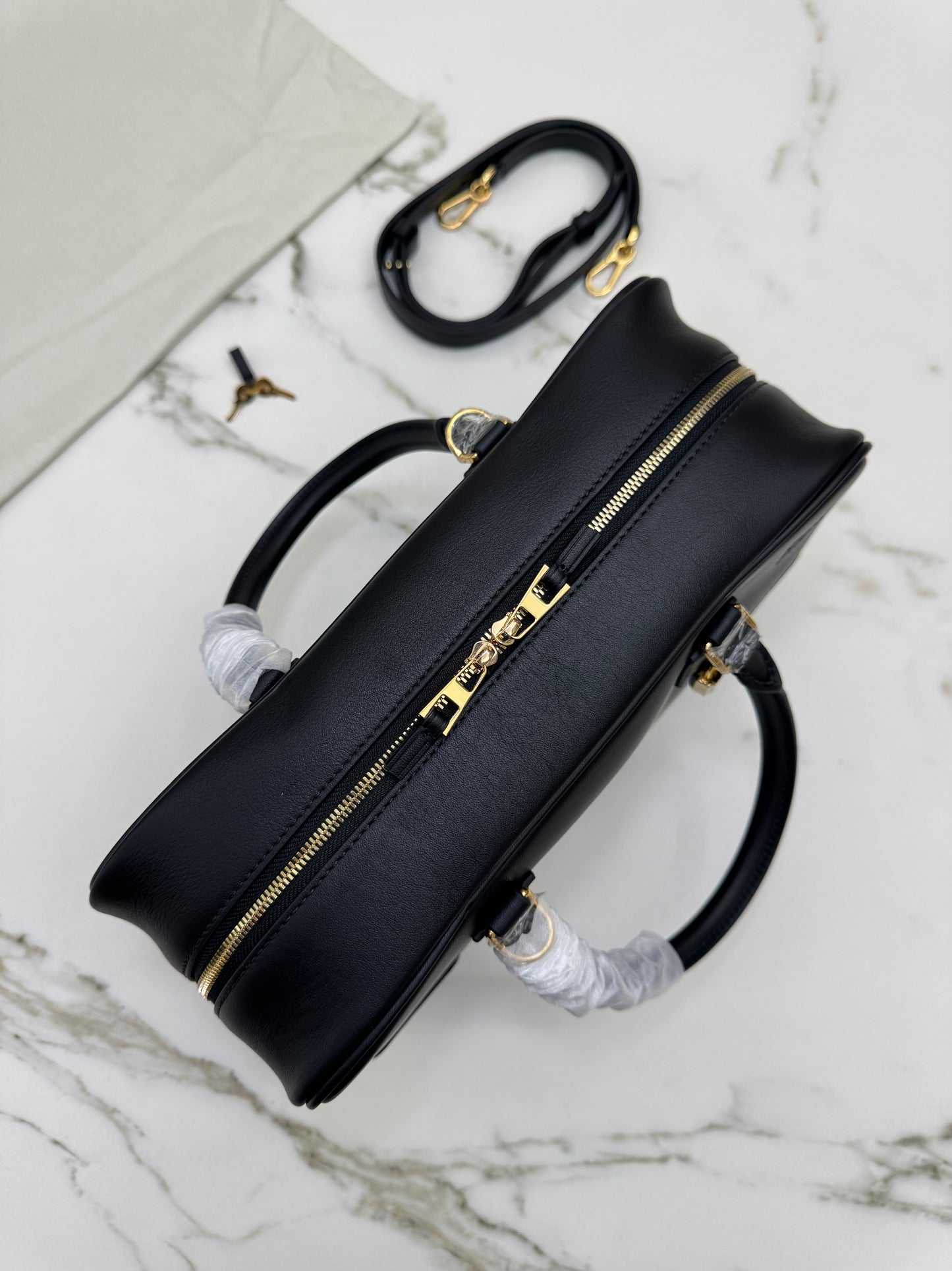 LOEWE Amazona 28 黑色