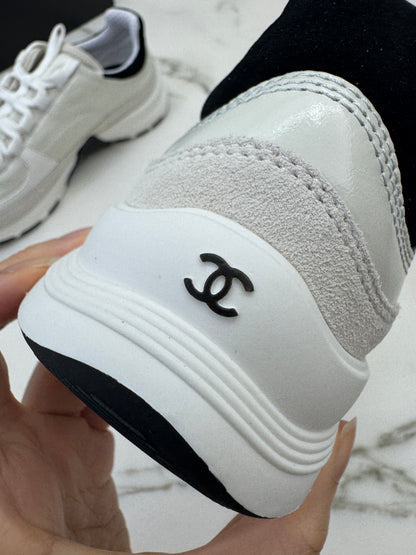CHANEL 25A 白色運動鞋