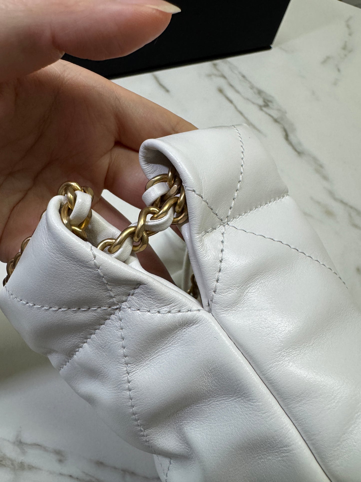 CHANEL Mini 22 Bag 白金