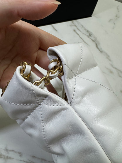 CHANEL Mini 22 Bag 白金