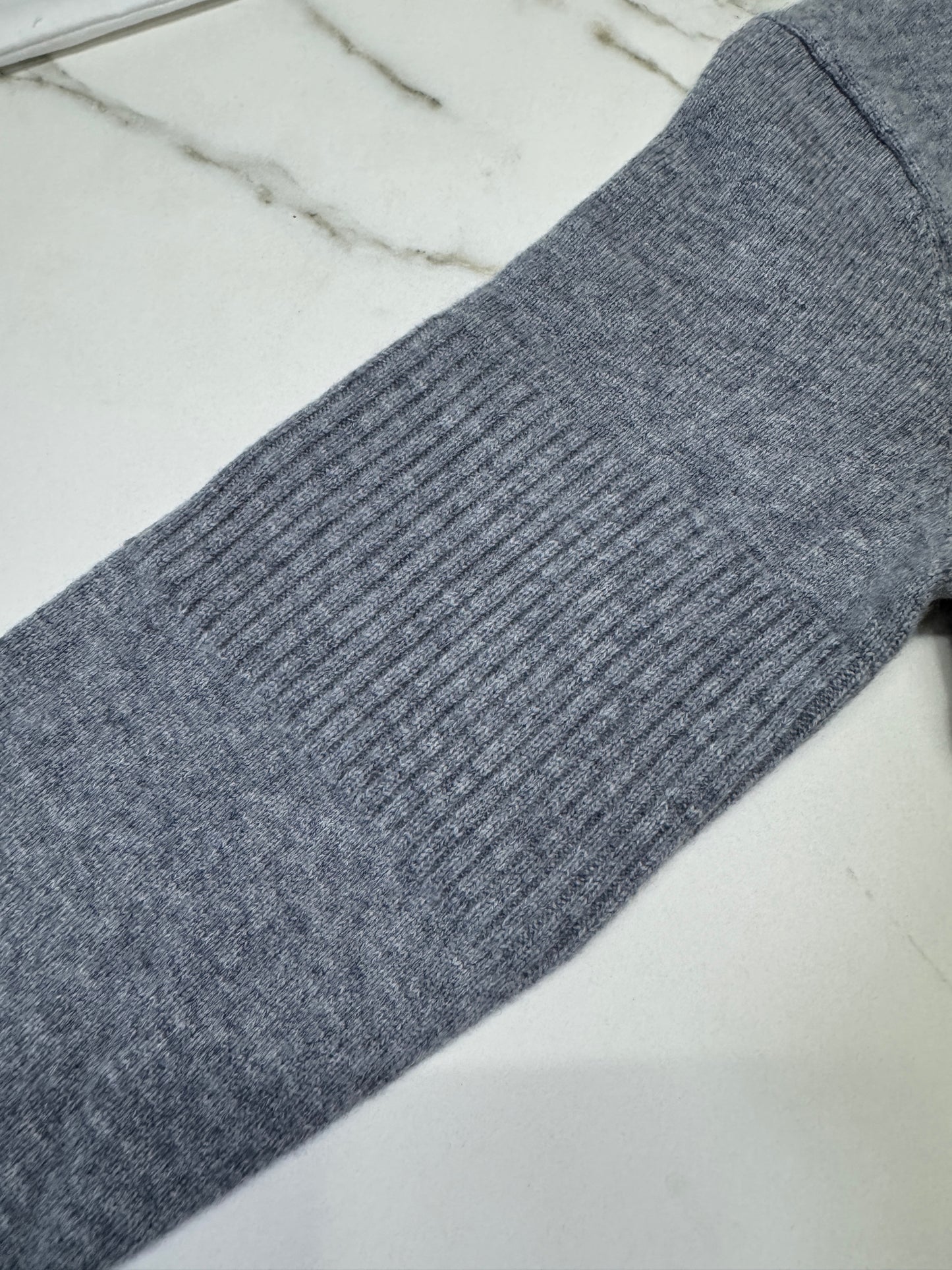 CHANEL 24B 包包扣開衫 98% Cashmere 灰色