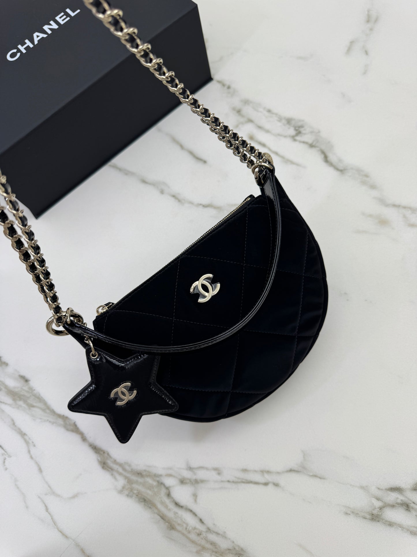 CHANEL 25N Coco Neige 滑雪系列 絲絨尼龍 半月Hobo